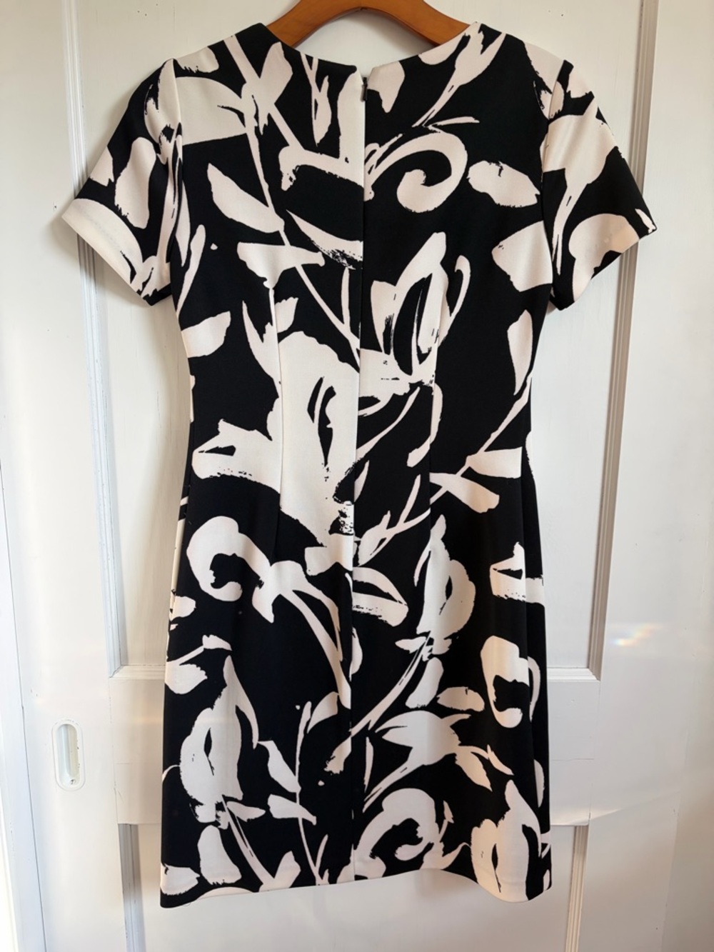 Vince Camuto - 2- Black & White Floral Shift Dress - Picture 3 of 5